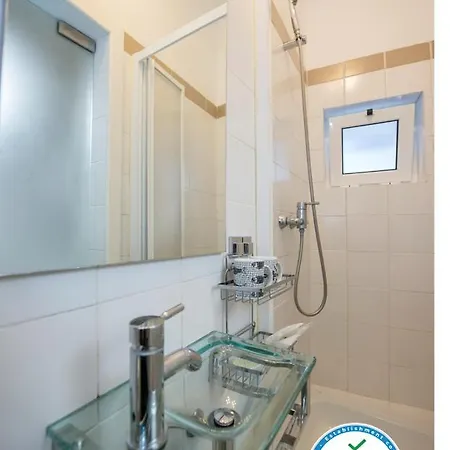 Portugal Here I - Alfama-castelo Lisboa