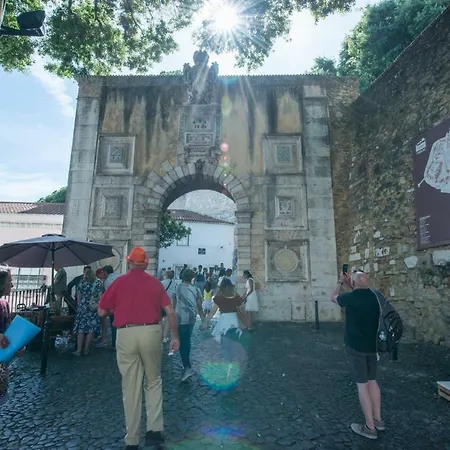 Portugal Here I - Alfama-castelo *