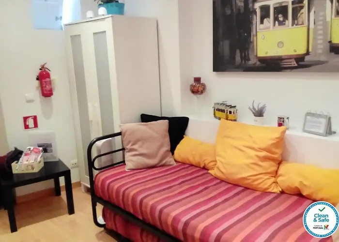 Portugal Here I - Alfama-castelo