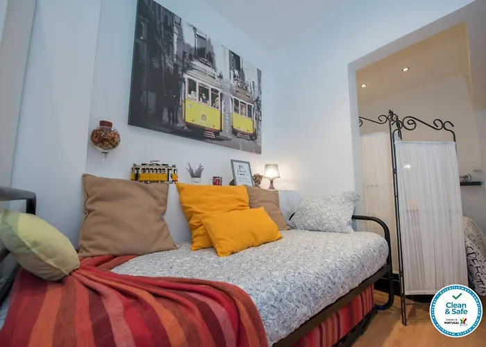 Portugal Here I - Alfama-castelo * Lisboa