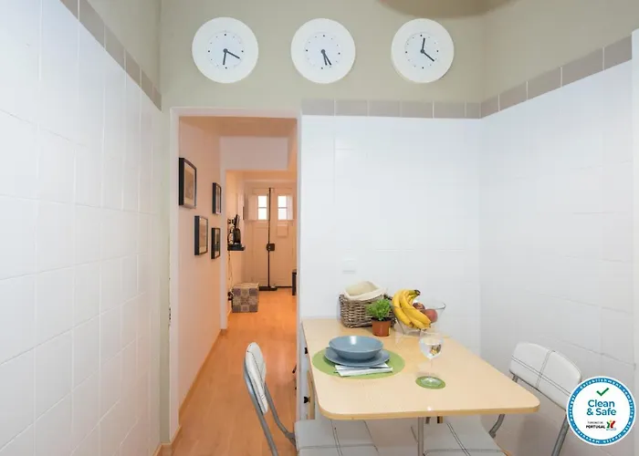 Portugal Here I - Alfama-castelo * Lisboa