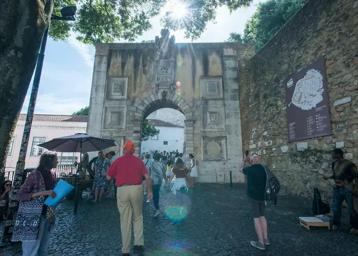 Portugal Here I - Alfama-castelo *