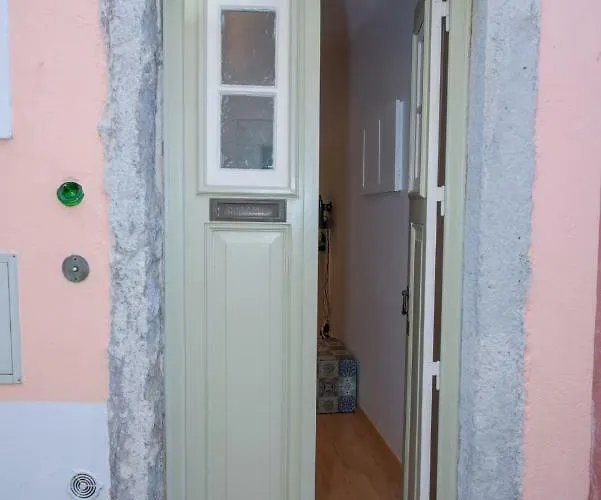 Portugal Here I - Alfama-castelo * Lisboa