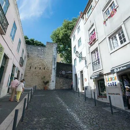 Portugal Here I - Alfama-castelo * Lissabon
